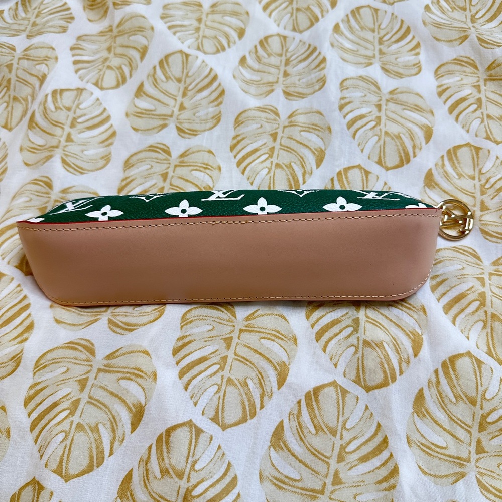 Louis Vuitton Green and White Monogram Case - Picture 3 of 5